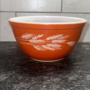 Pyrex #402 Vintage Autumn Wheat Orange Mixing Bowl. Exc condition